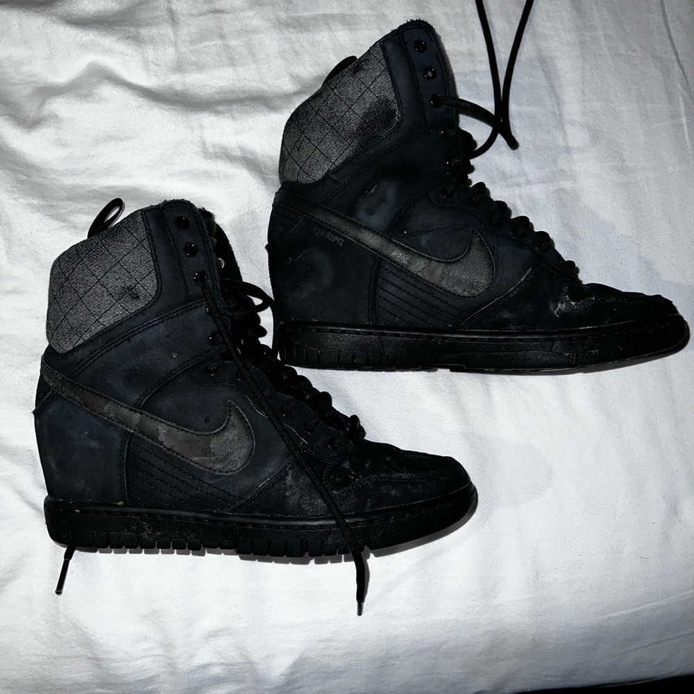 Nike Sneaker Wedge Sz 8 black